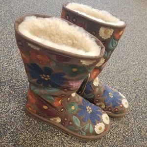 Floral Uggs size 7